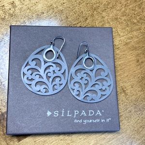 W2217 Silpada carved resin and sterling silver earrings